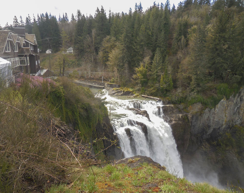 snoqualmie falls